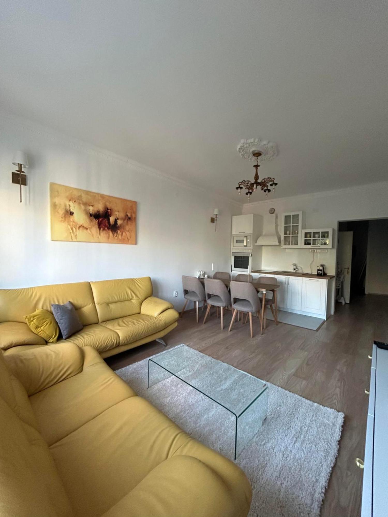 Macedonia Square Apartment *