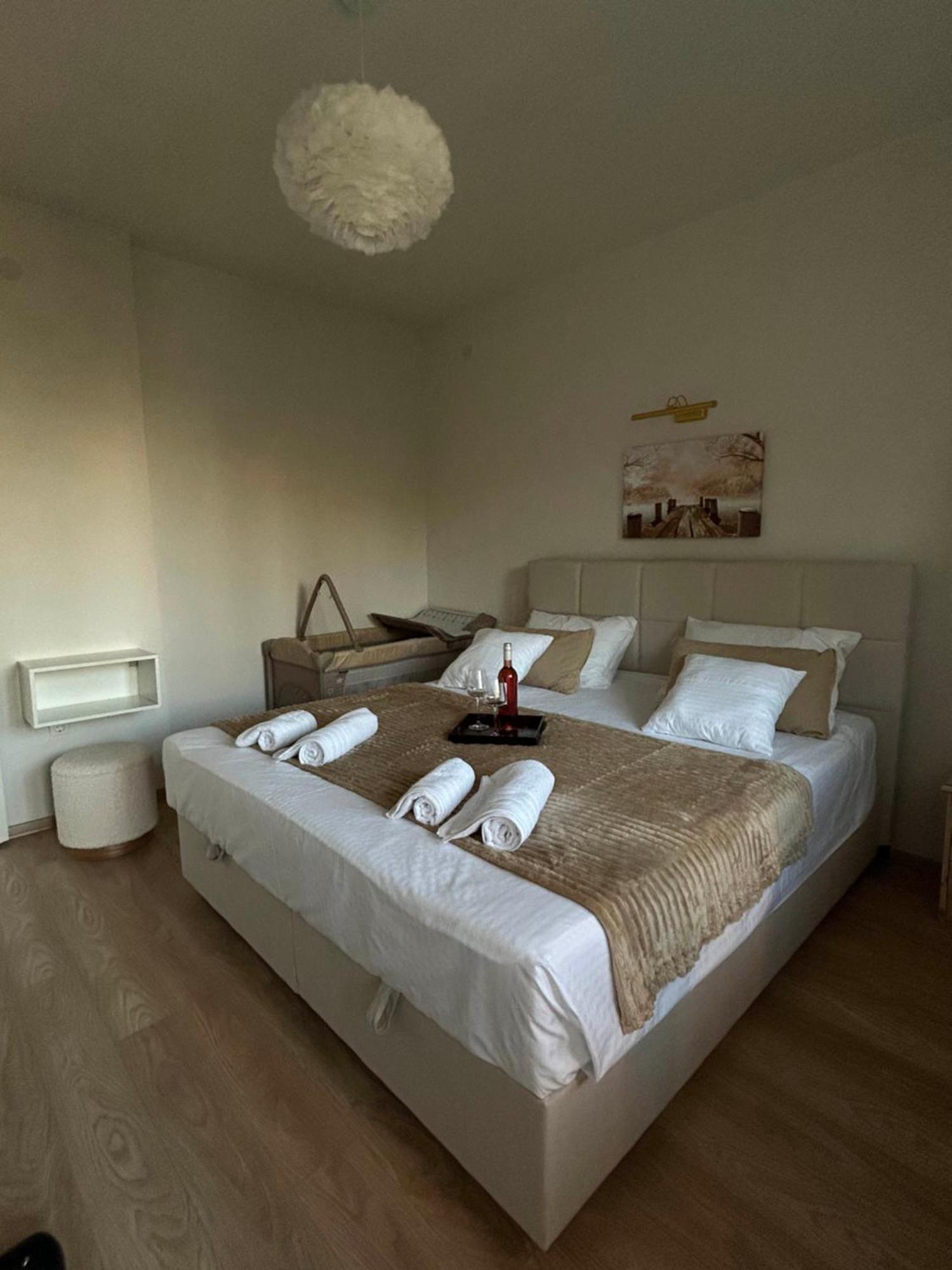 Apartment Macedonia Square *